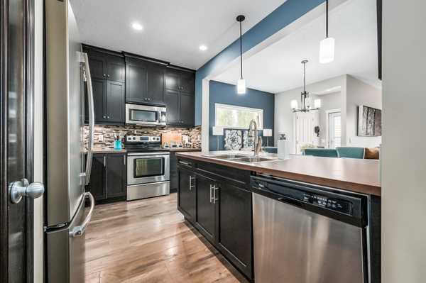 123 Copperpond Sq, Calgary, AB T2Z