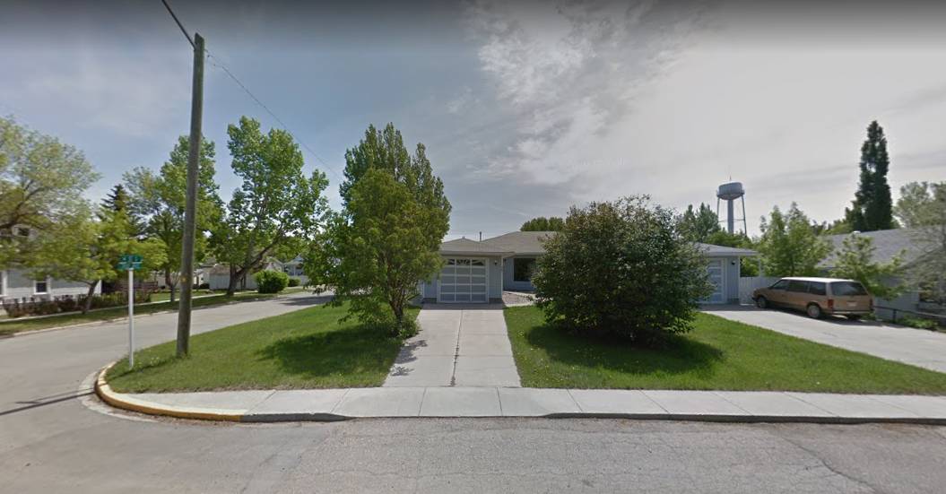 301 1 St S, Vulcan, AB T0L