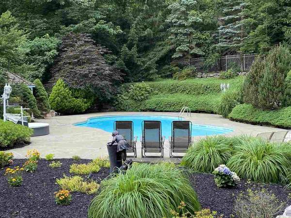 19 Marisa Ct, West Milford, NJ 07480