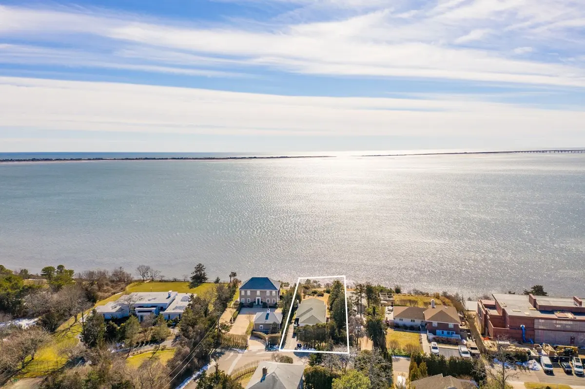 40 Oceanview Dr, Southampton, NY 11968