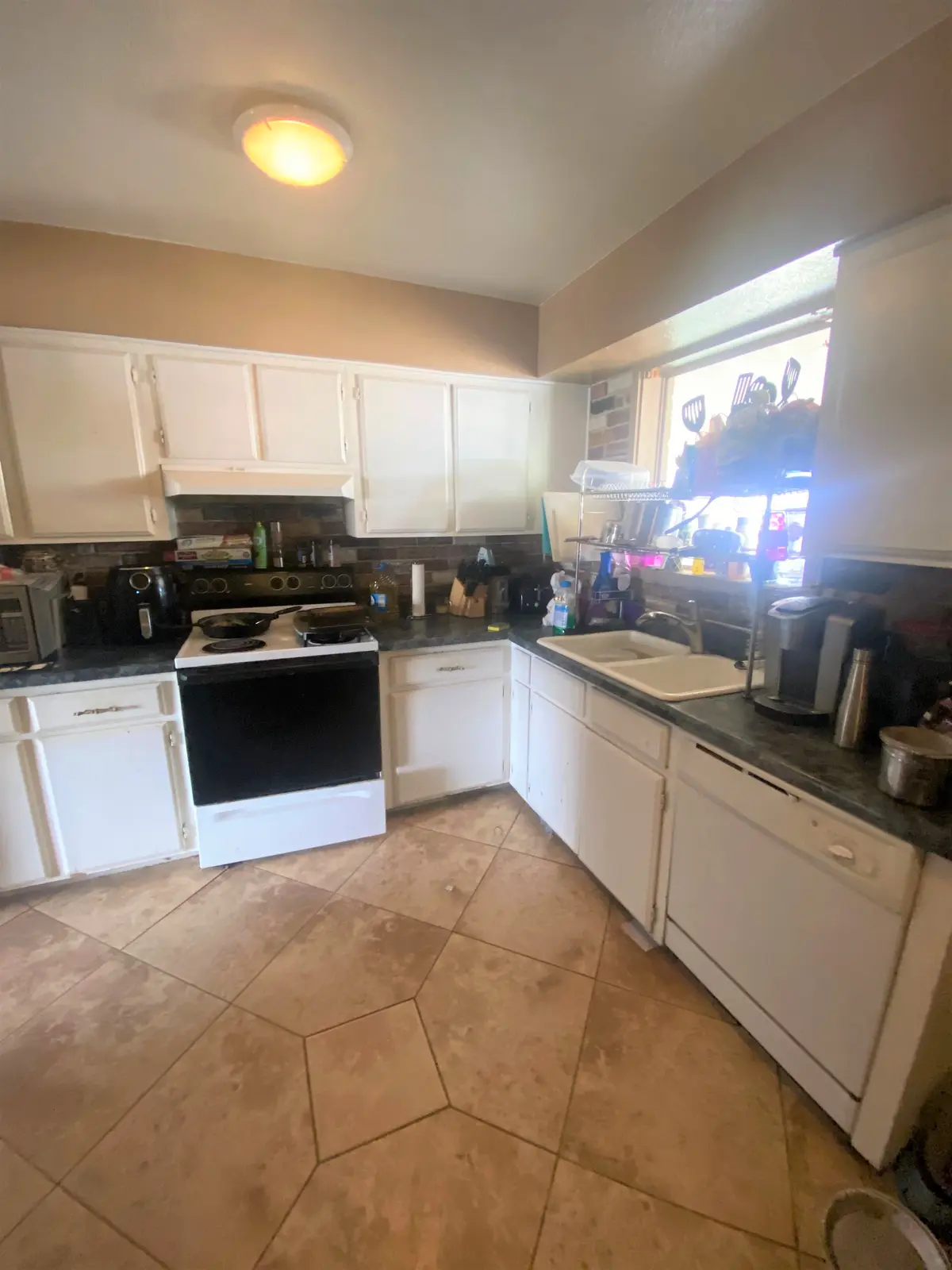 1102 W Helena Dr, Phoenix, AZ 85023