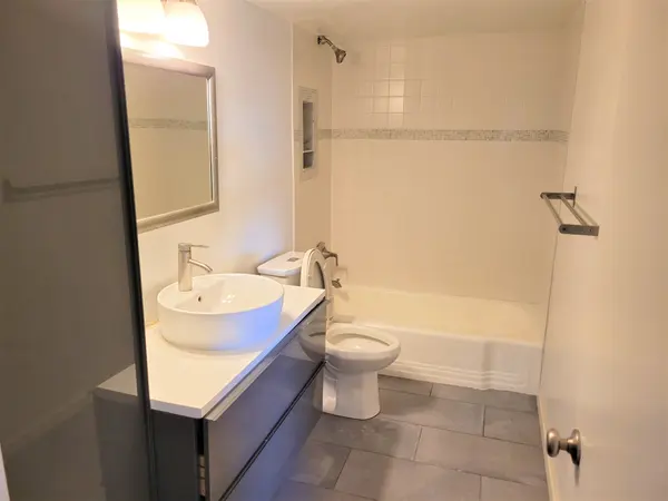 353 E Thomas Rd, Phoenix, AZ 85012