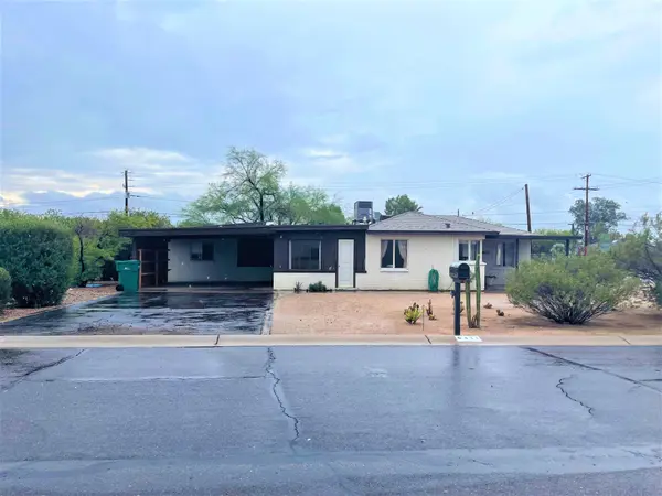 6411 E Akron St, Mesa, AZ 85205