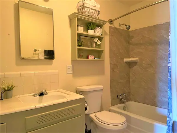 6411 E Akron St, Mesa, AZ 85205