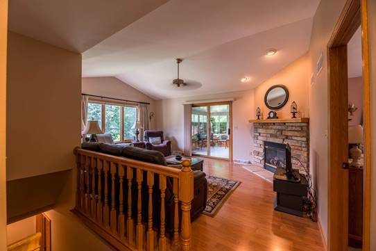 W242N2362 Deer Park Dr, Pewaukee, WI 53072