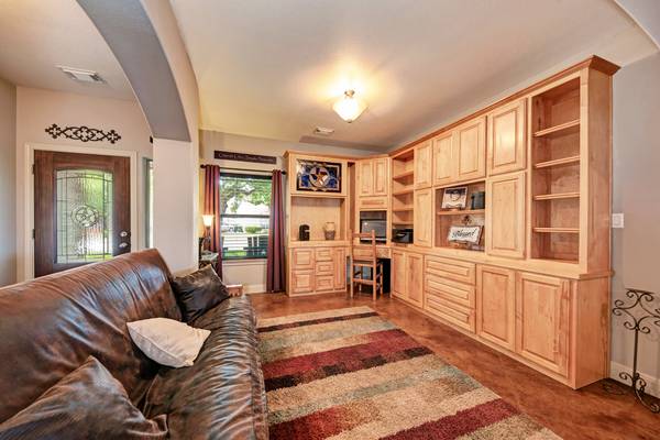 101 Creek Dr, Georgetown, TX 78628