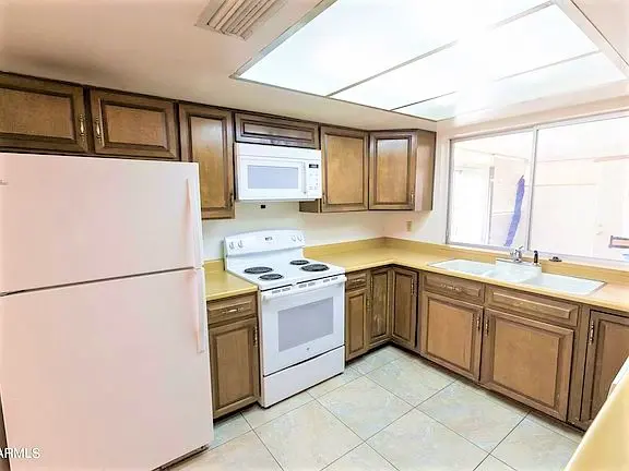 550 N Hobson Plz, Mesa, AZ 85203