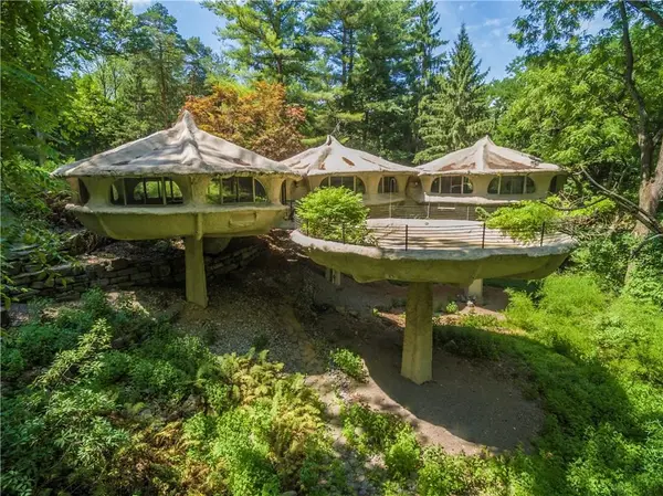 142 Park Rd, Pittsford, NY 14534