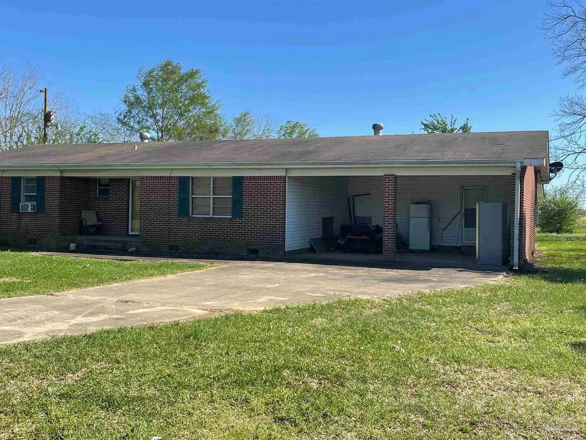 3581 W Highway 4, Century, FL 32535