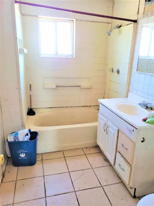 3305 W Monte Vista Rd, Phoenix, AZ 85009