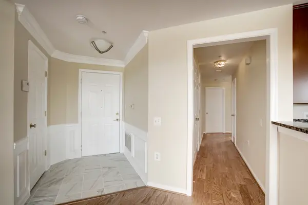 1405 Roundhouse Ln #501, Alexandria, VA 22314
