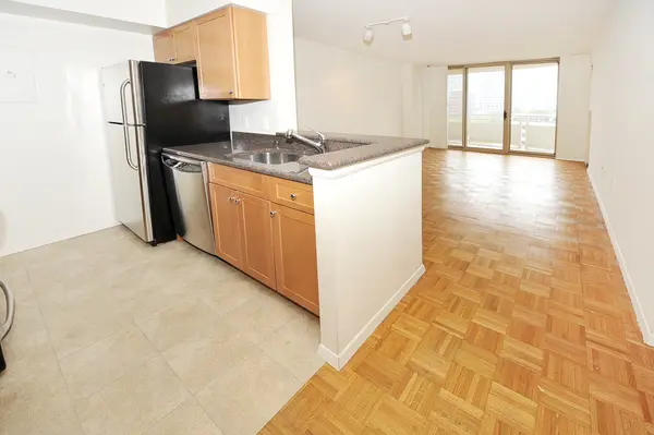 4801 Fairmont Ave #605, Bethesda, MD 20814