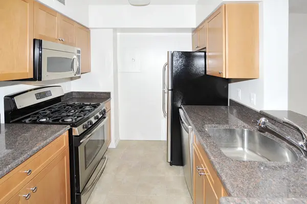 4801 Fairmont Ave #605, Bethesda, MD 20814