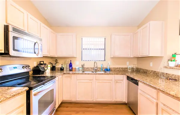 8910 W Vale Dr, Phoenix, AZ 85037