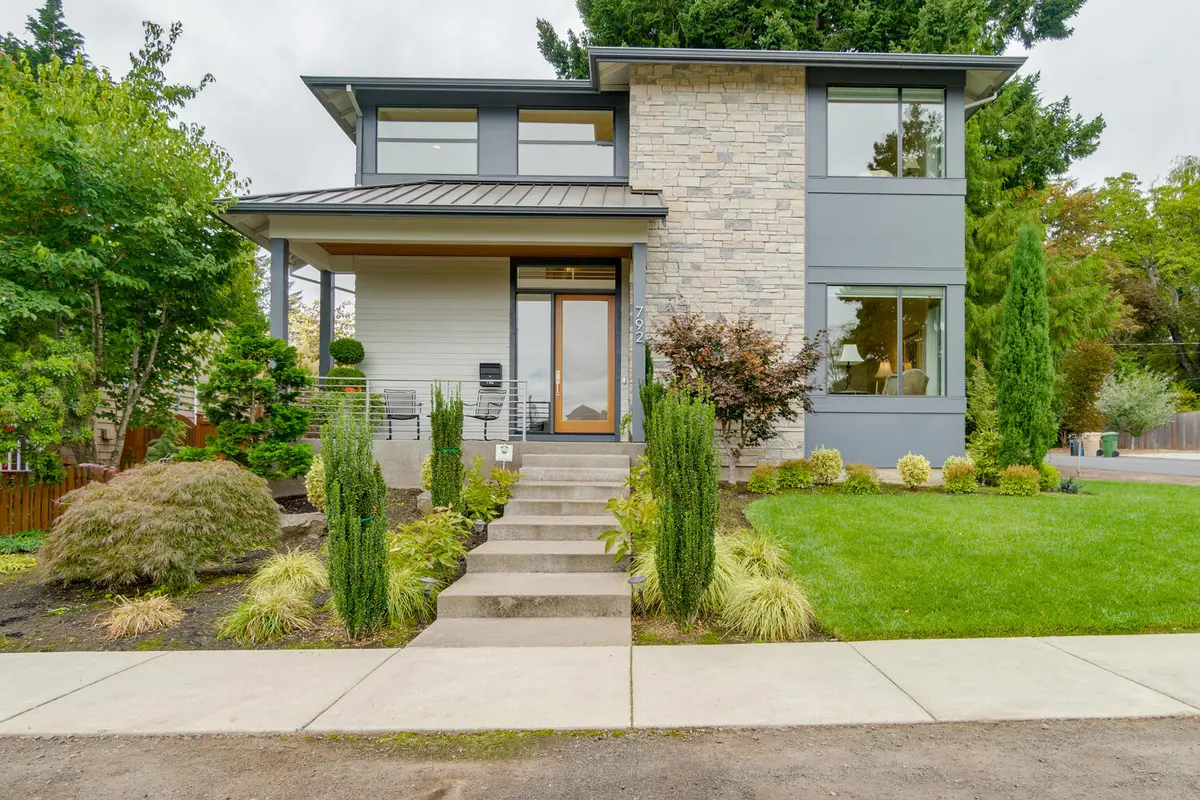 792 2nd St, Lake Oswego, OR 97034