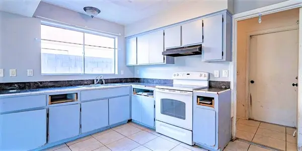 5420 W Seldon Ln, Glendale, AZ 85302