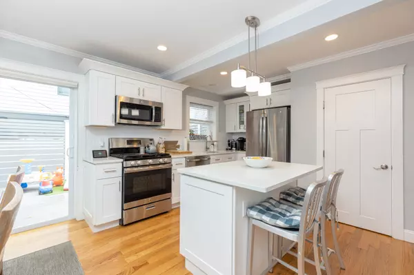 South Boston, MA 02127,182 E St