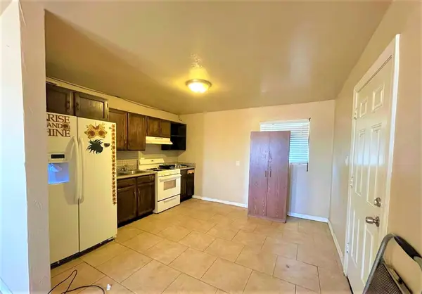 1901 E Encinas Ln, Phoenix, AZ 85040