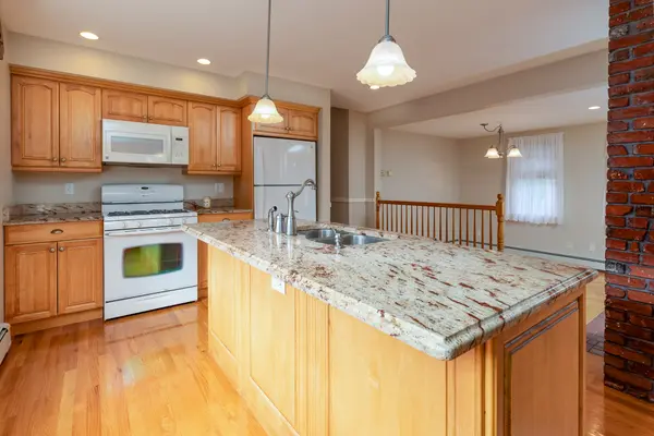 12 Grant St, Natick, MA 01760