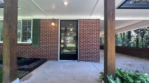 142 Clarks Bridge Rd, Gainesville, GA 30501