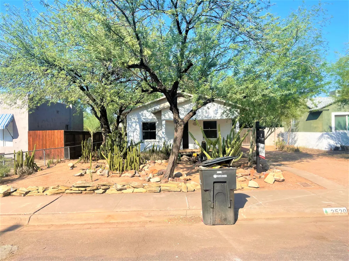2520 N Mitchell St, Phoenix, AZ 85006