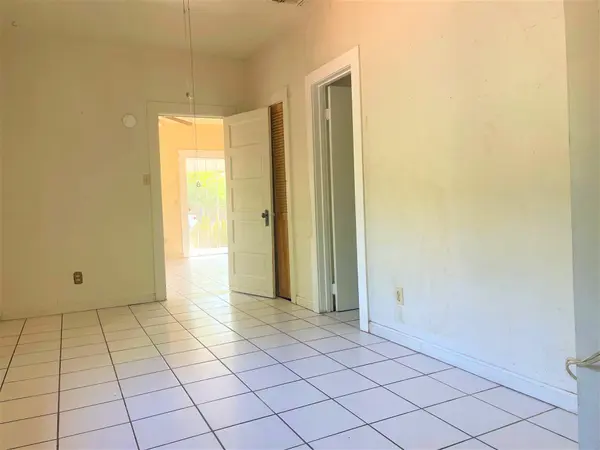 2520 N Mitchell St, Phoenix, AZ 85006