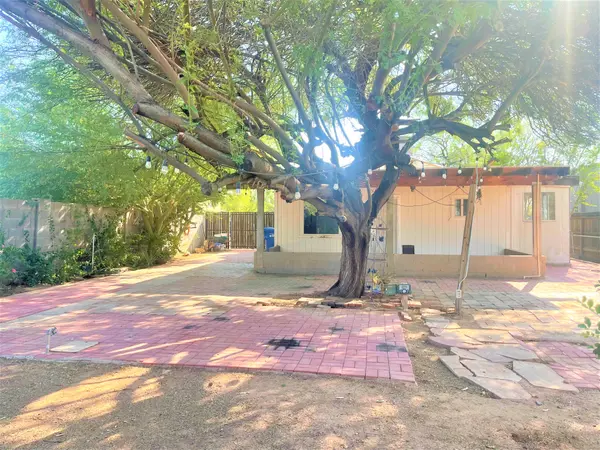 2520 N Mitchell St, Phoenix, AZ 85006