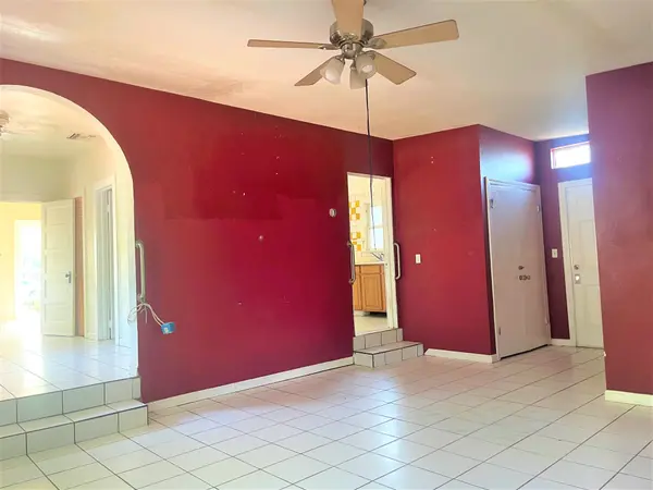 2520 N Mitchell St, Phoenix, AZ 85006