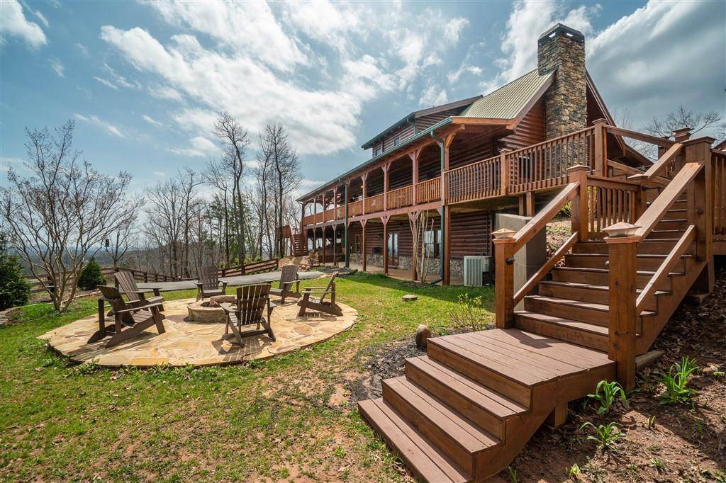 355 Ranch Mountain Dr, Dahlonega, GA 30533