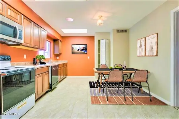 6959 W Solano Dr S, Glendale, AZ 85303
