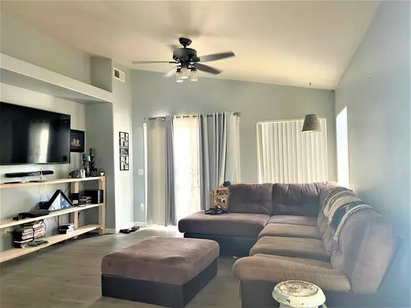 877 S Honeysuckle Ln, Gilbert, AZ 85296