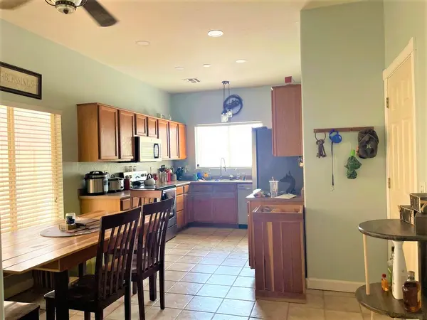 877 S Honeysuckle Ln, Gilbert, AZ 85296