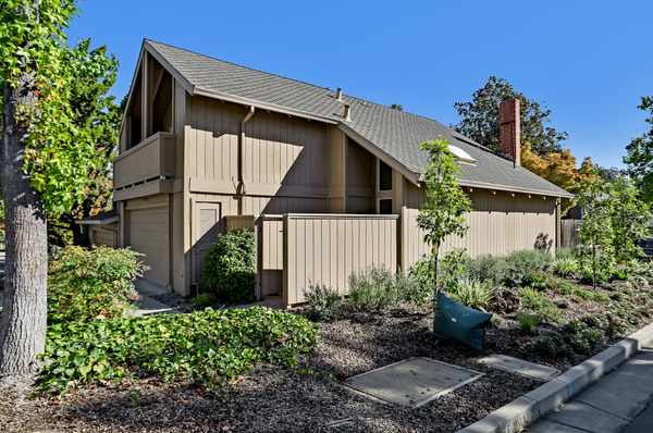 10204 Potters Hatch Cmn, Cupertino 95014,
