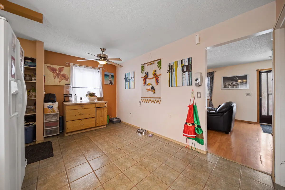 6701 29 Ave NE, Calgary, AB T1Y 3Y4