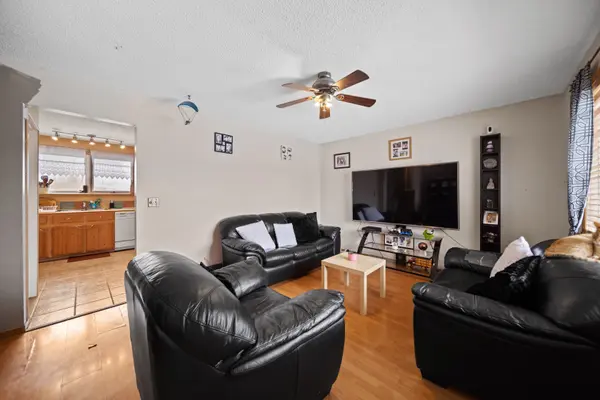 6701 29 Ave NE, Calgary, AB T1Y 3Y4