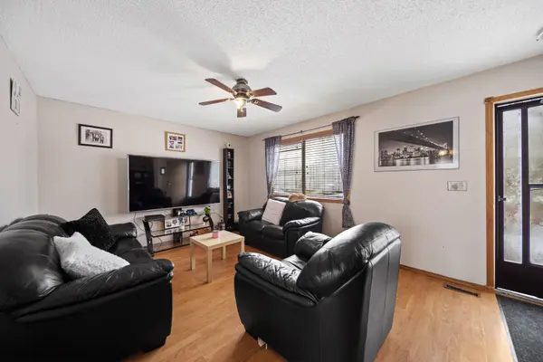 6701 29 Ave NE, Calgary, AB T1Y 3Y4