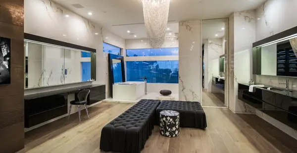9945 Beverly Grove Dr, Beverly Hills, CA 90210