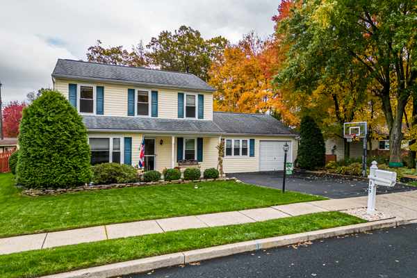 305 Stormfield Dr, Harleysville, PA 19438