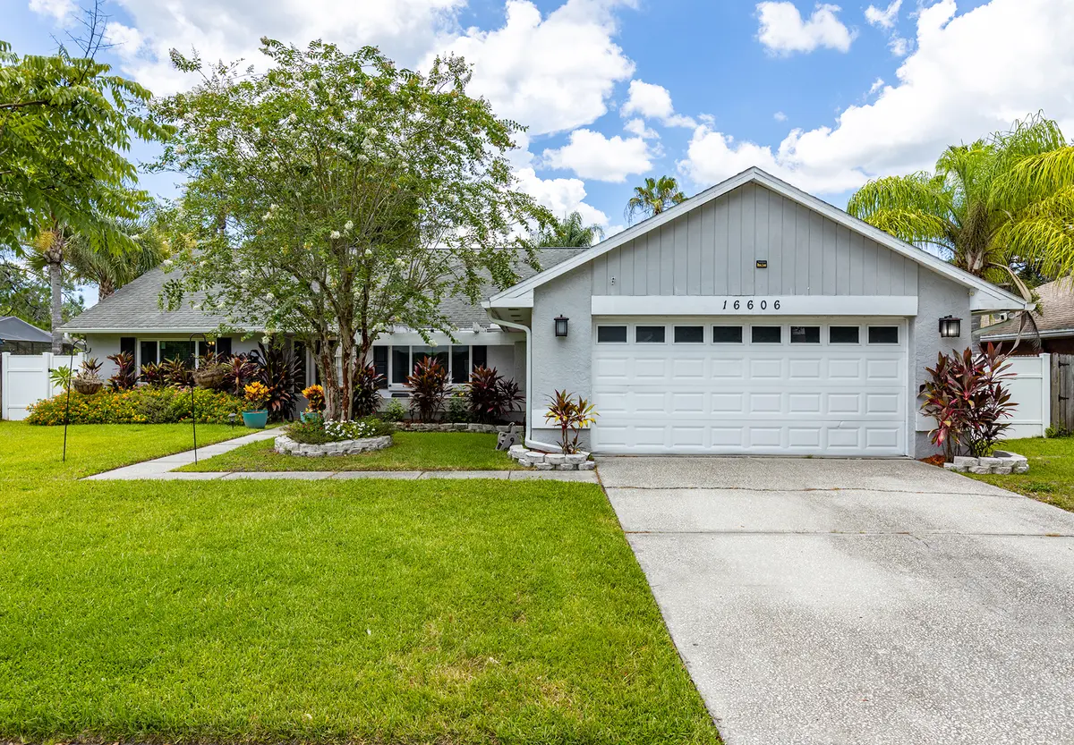 16606 Round Oak Dr, Tampa, FL 33618