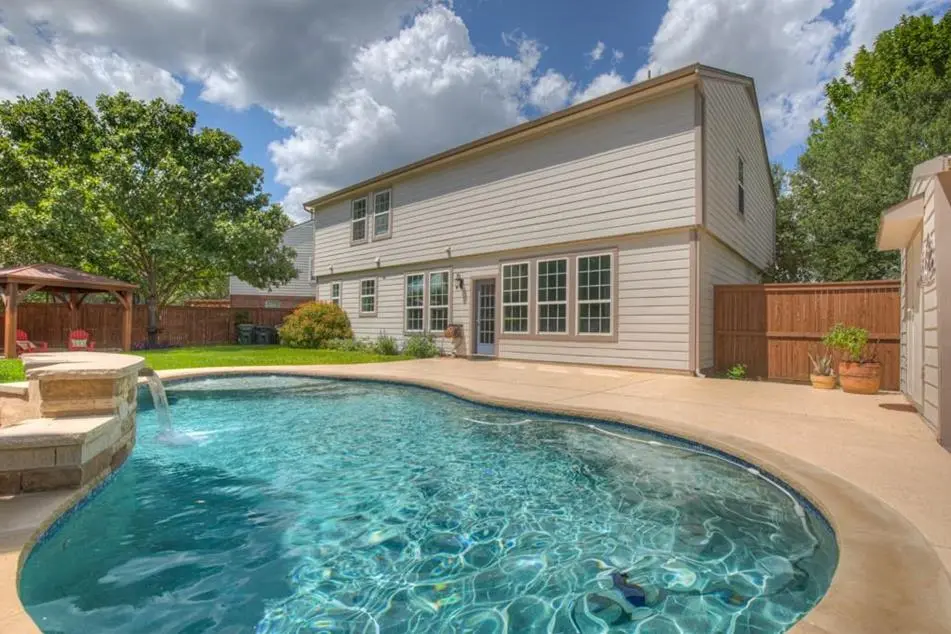 100 Tulip Cv, Kyle, TX 78640