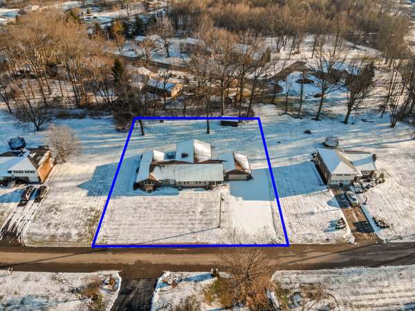 16 Bellaire Dr, New Castle, PA 16105