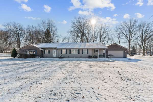 16 Bellaire Dr, New Castle, PA 16105