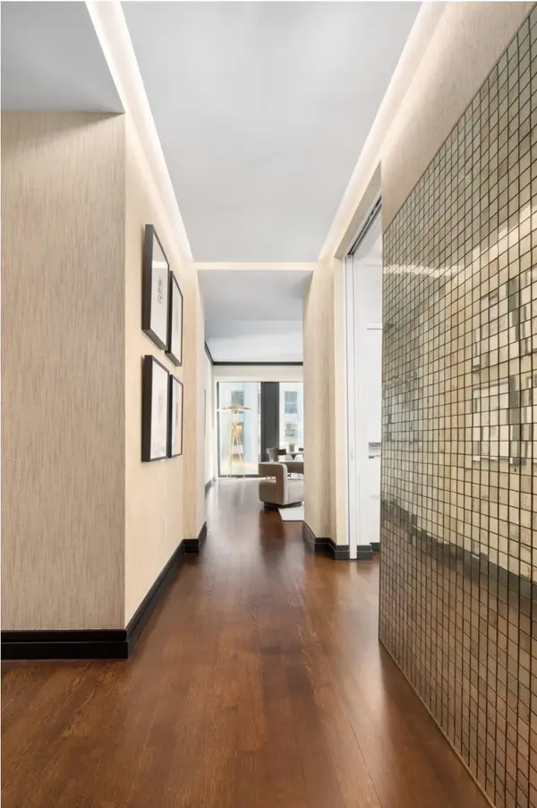 53 53rd St W Unit 21F, New York, NY 10019
