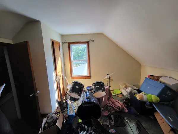 2229 E Eden Pl, St Francis, WI 53235