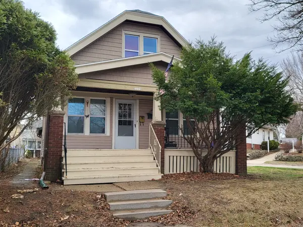 2229 E Eden Pl, St Francis, WI 53235