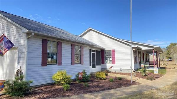 6665 Chestnut Rd, Molino, FL 32577
