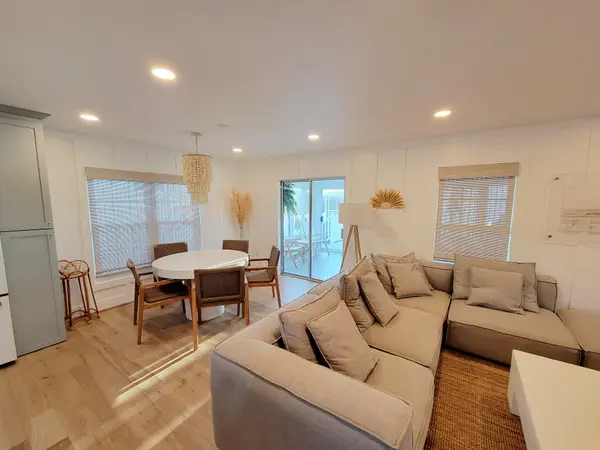 112 W Richmond Ave, Wildwood, NJ 08260