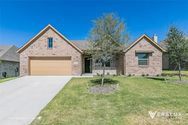 105 Rosemary Dr, Azle, TX 76020