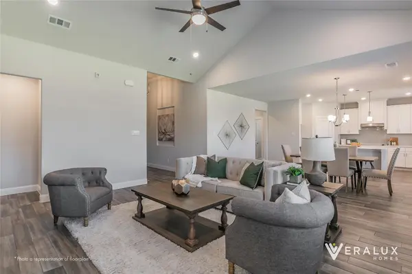105 Rosemary Dr, Azle, TX 76020