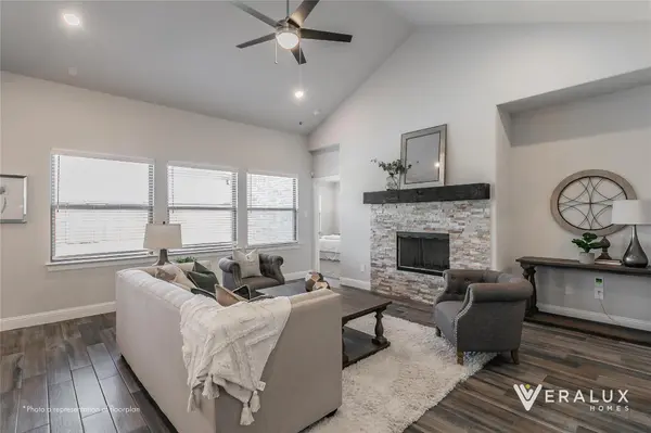 105 Rosemary Dr, Azle, TX 76020
